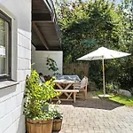Semesterbostad Live In A 70s Oasis In The Middle Of The Forest *