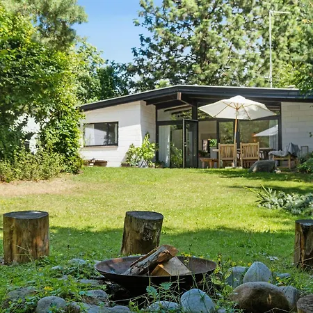 Дом отдыха Live In A 70s Oasis In The Middle Of The Forest *