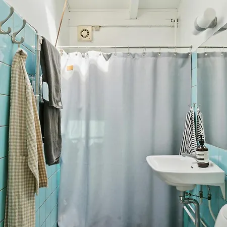 Live In A 70s Oasis In The Middle Of The Forest *