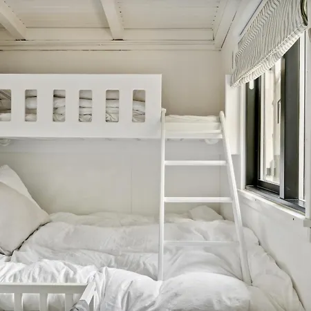 Дом отдыха Live In A 70s Oasis In The Middle Of The Forest *