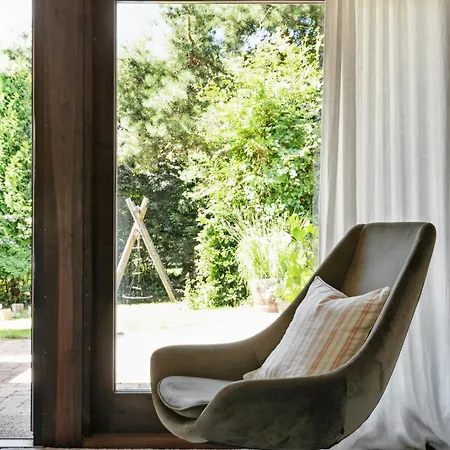 Live In A 70s Oasis In The Middle Of The Forest *