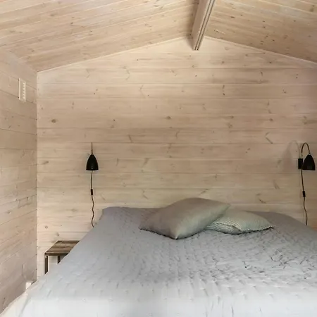Live In A 70s Oasis In The Middle Of The Forest *