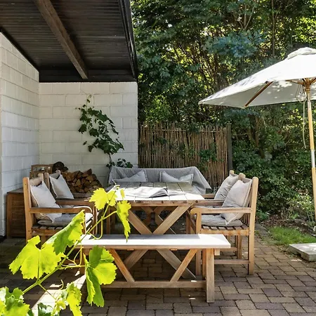 Dom wakacyjny Live In A 70s Oasis In The Middle Of The Forest *
