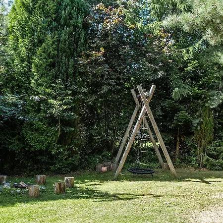 Live In A 70s Oasis In The Middle Of The Forest *