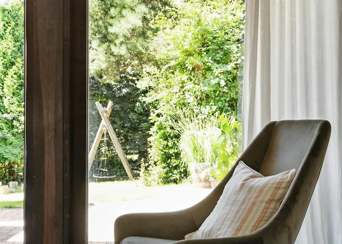 Live In A 70s Oasis In The Middle Of The Forest *