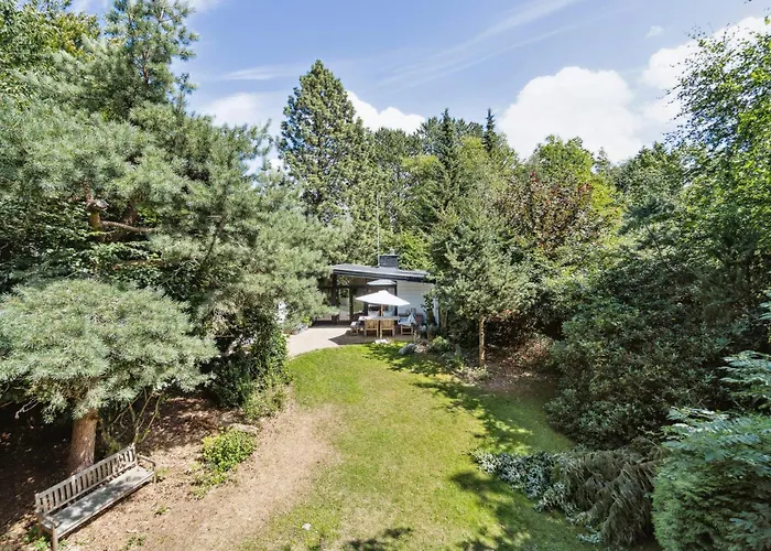 Live In A 70s Oasis In The Middle Of The Forest *