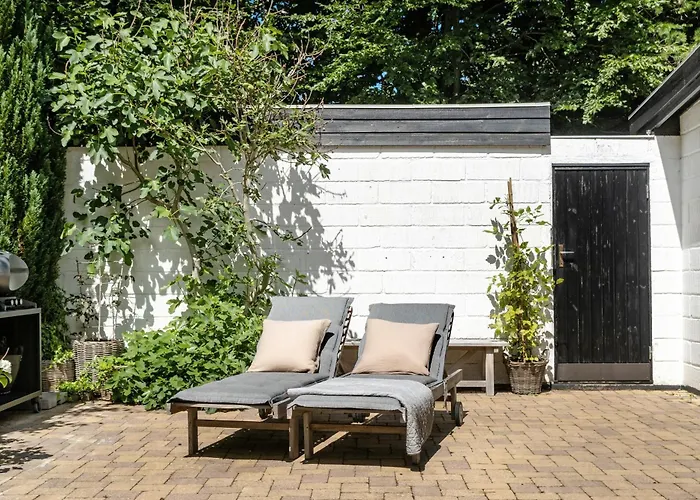 Live In A 70s Oasis In The Middle Of The Forest